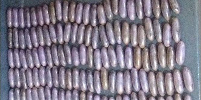 Mideden 120 kapsül içinde 640 gram esrar çıktı