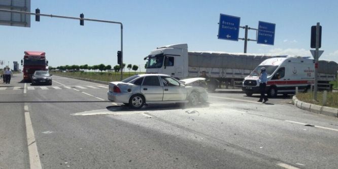 Otomobiller çarpıştı: 7 yaralı