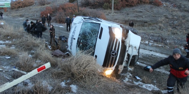 Öğrenci servisi şarampole yuvarlandı: 1 ölü, 14 yaralı
