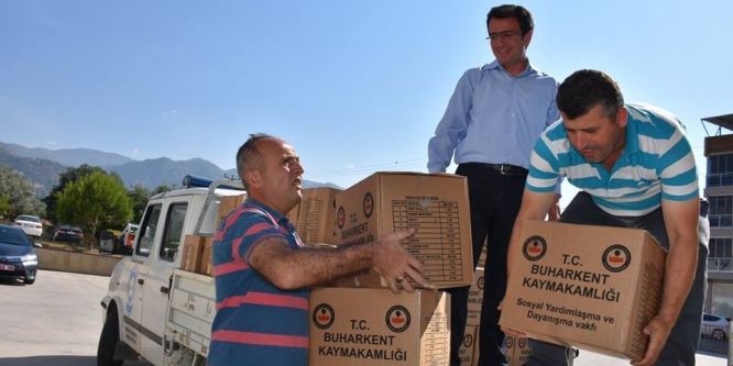 Buharkent’te 300 aileye gıda desteği
