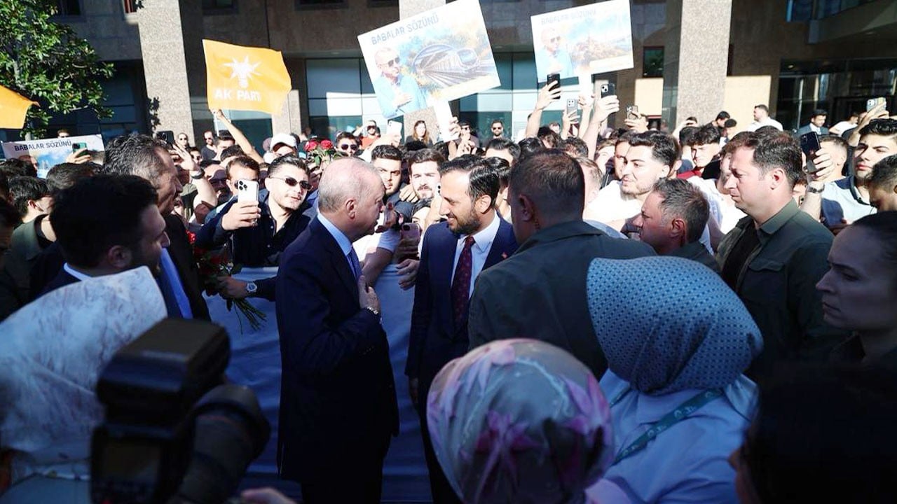 Baba bir geceni de bize ayır! Cumhurbaşkanı Erdoğan’a Babalar Günü sürprizi