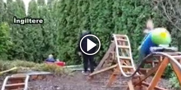 Baba, çocuklarını mutlu etmek için bakın ne yaptı!