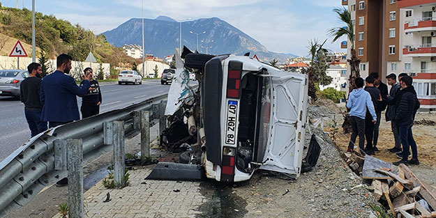 Baba ile oğlu feci kaza ayırdı