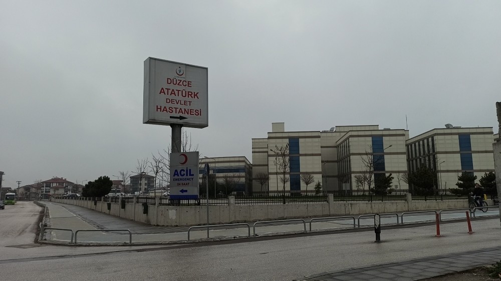 Baba korona virüs şüphesiyle gözetim altına alınan 5 yaşındaki kızını kaçırmaya çalıştı 