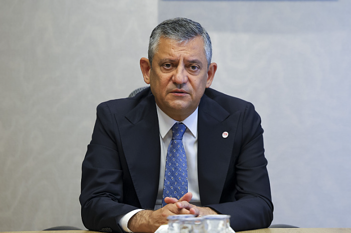 "Baba ocağı dediniz, ihanet ettiniz. Silivri uşağına boyun eğmeyin" Yeni Parti’ye 1 liralık bağış