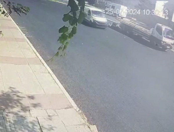 Baba oğlun hayatını kaybettiği kaza kameraya yansıdı