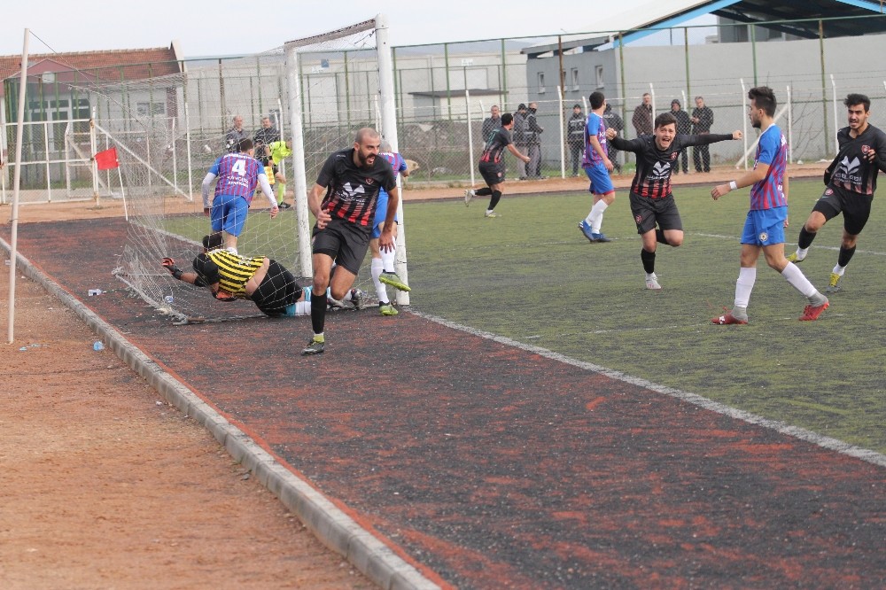 Baba oğul birbirine rakip oldu 