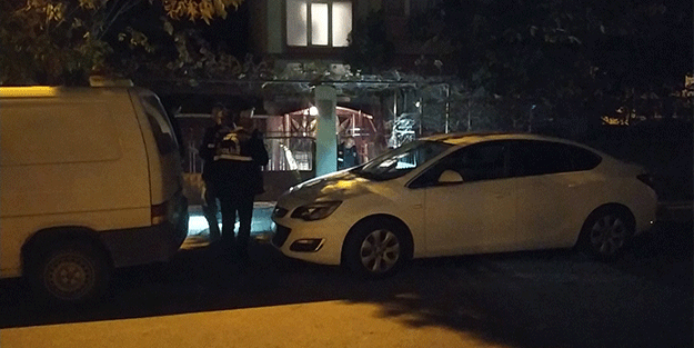 Baba-oğul kavgasını ayırmaya çalışan 3 kişi bıçaklandı