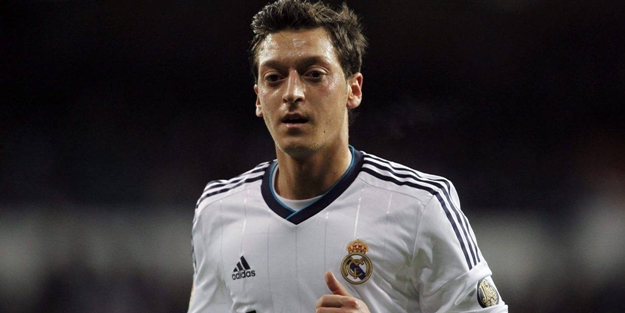 Mesut Özil'e 'baba' tokadı