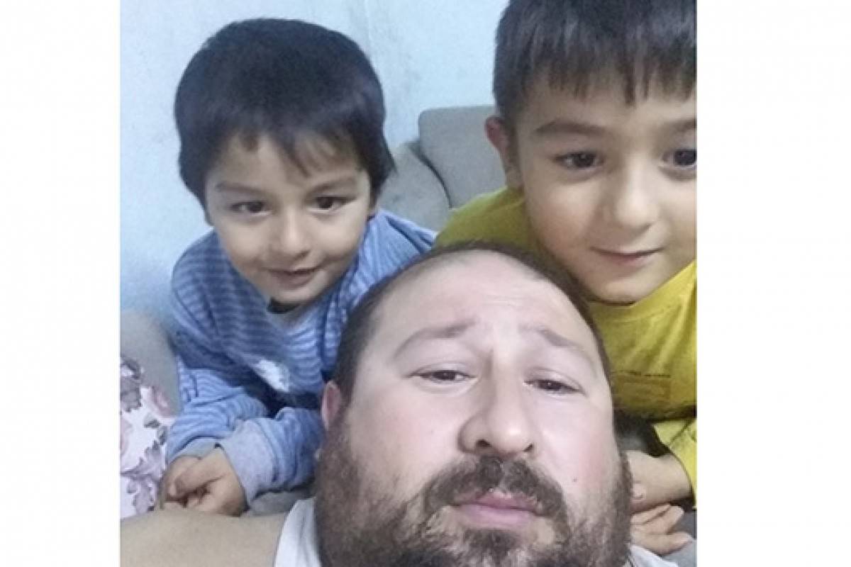 Baba ve iki çocuğu evde ölü bulundu