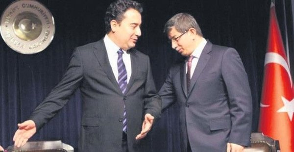 Babacan, Davutoğlu'na gol attı