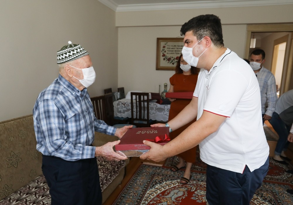 Babalar Günü’nde asırlık çınara sürpriz 