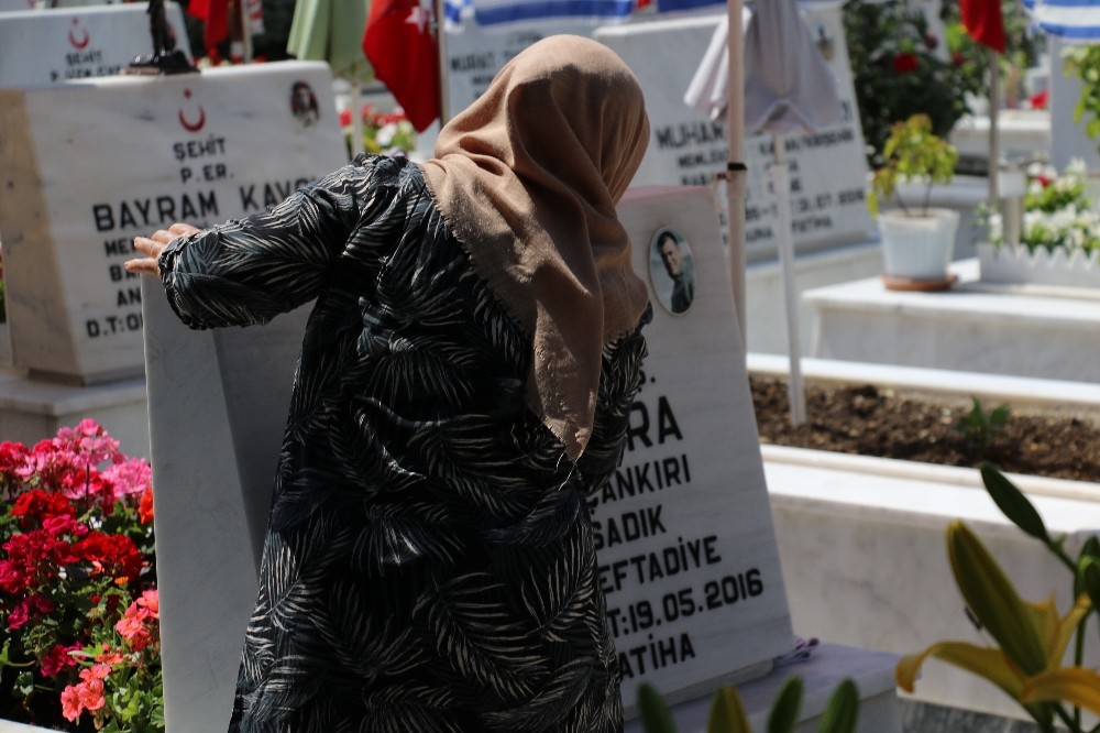 Babalar Günü’nde şehitlik ziyareti 