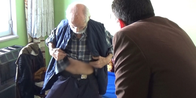 Babalarını eve kapatıp aç susuz bıraktılar!