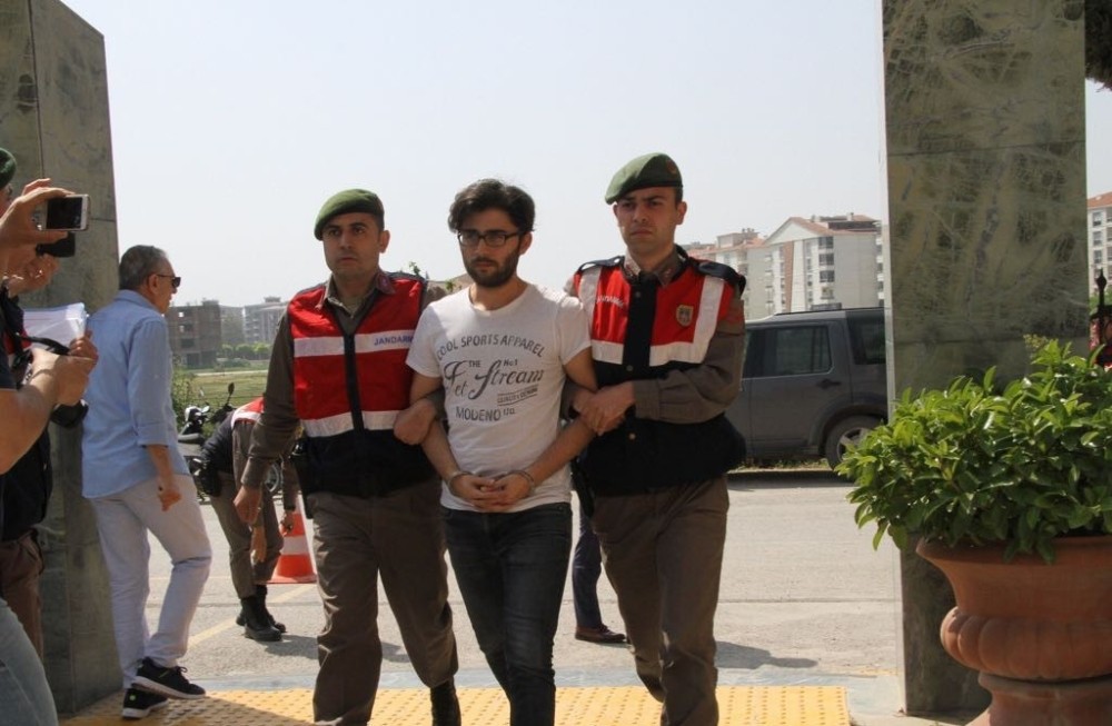 Babalarını önce öldürüp sonra yakmışlardı 