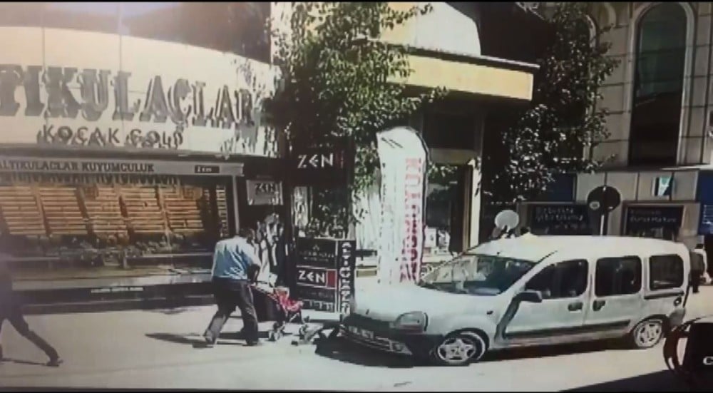 Babanın ani refleksi çocuğunun hayatını kurtardı 