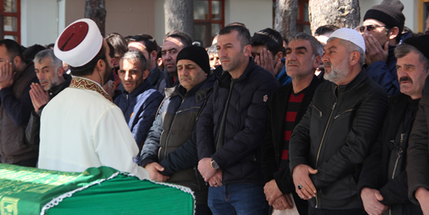 Bir oğlunu toprağa verdi diğerini ise...