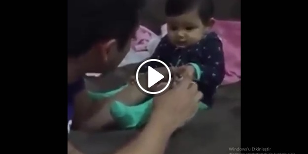 Babası bebeğinin tırnaklarını kesmek isteyince...