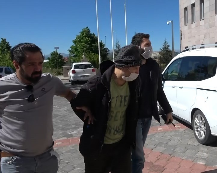 Babası ve annesini öldüren katil zanlısı tutuklandı 