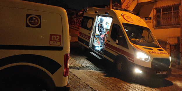 Babasına öfkelendi, yumruk attığı cam elini kesti