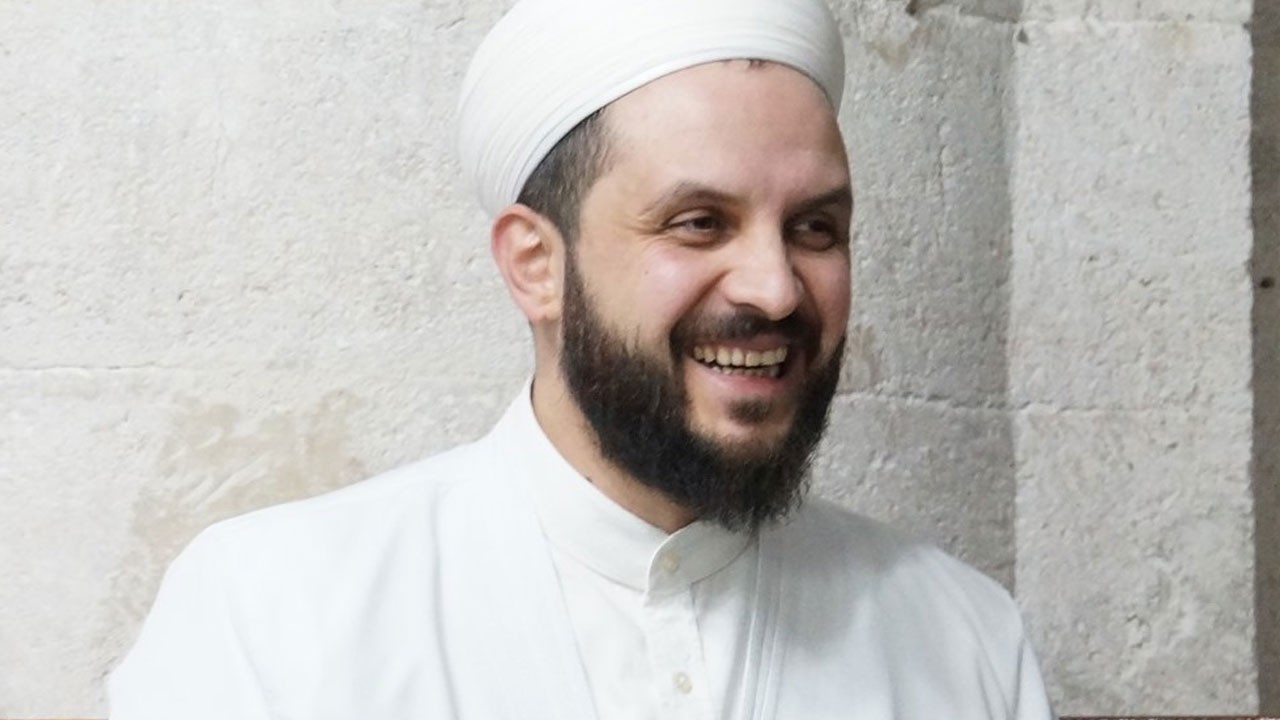 Babasına tıpatıp benzerliği dikkat çekti! Abdülmetin Balkanlıoğlu Hocaefendi'nin oğlu Halil Hoca'dan duygulandıran vaaz