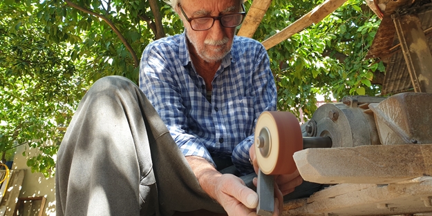 Babasından öğrendiği mesleğini 60 yıldır sürdürüyor