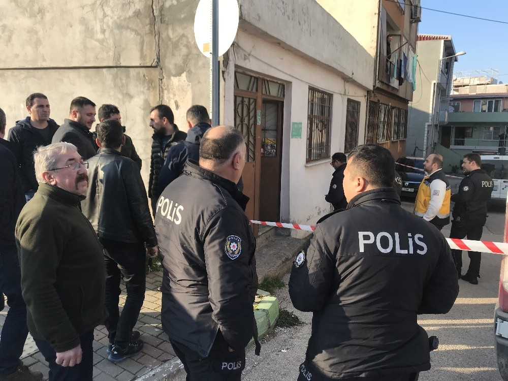 Babasını baltayla öldürdü 