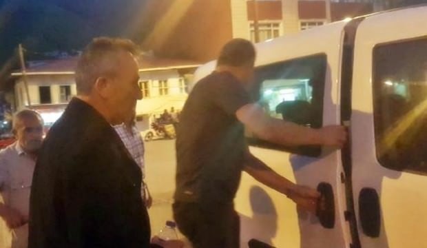 Babasını satırla dövdüğü iddiasıyla tutuklandı