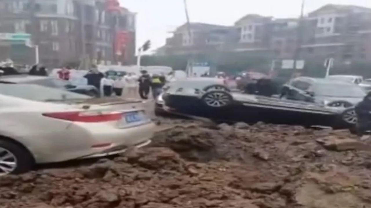 Babasının arabasını kaçırdı, mahalleyi savaş alanına çevirdi