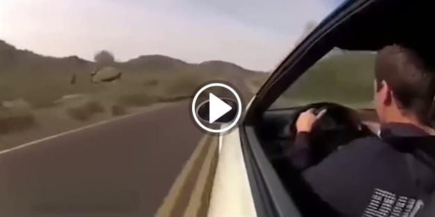 Babasının spor arabasıyla kaza yaptı