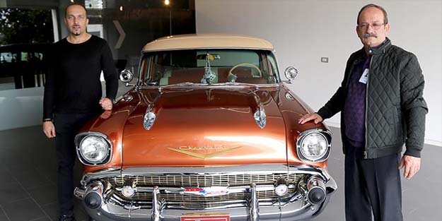 Babasının yıllar önce sattığı otomobili satın alarak restore ettirdi
