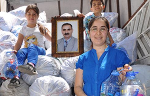 Babasının hayrına 1,5 ton mavi kapak topladı