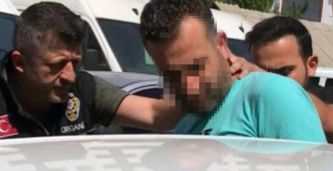 Babasıyla birlikte mekan basan FETÖ sanığı enselendi