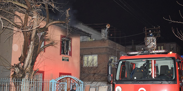 Babasıyla tartışan kişi yangın çıkardı