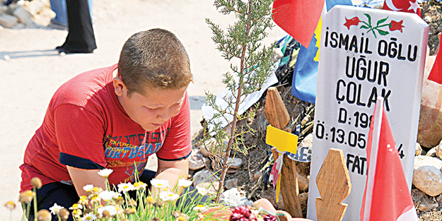 Babasız geçen buruk gün