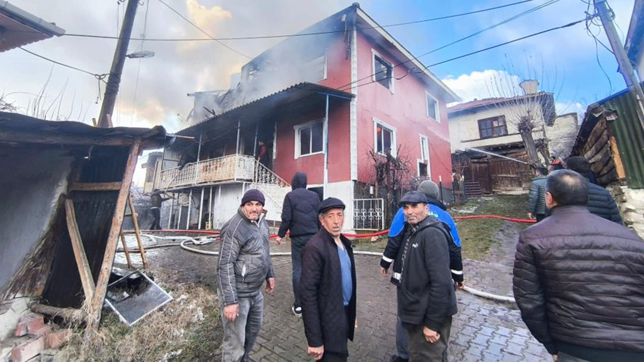 Baca yangını evi mahvetti