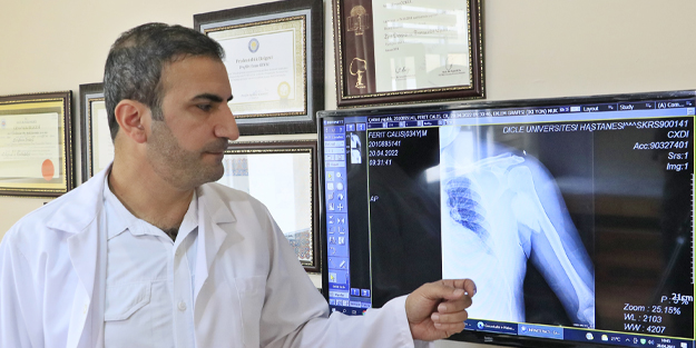 Bacağından alınan kemikle, kolu kesilmekten kurtuldu