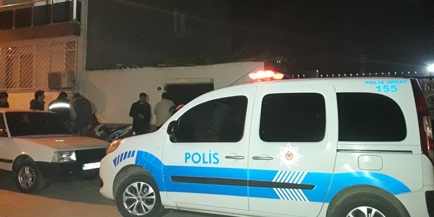 Bacayı temizlemek için çıktığı çatıdan düşüp öldü