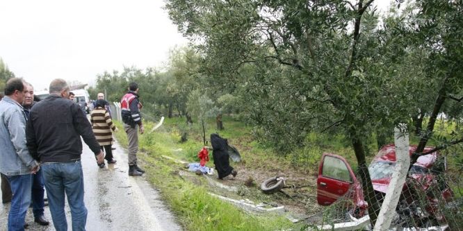 TIR ile çarpışan kamyonette can pazarı!