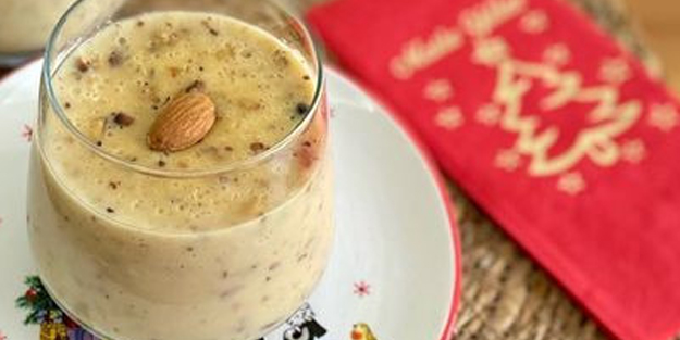 Bademli muhallebi (Ayvalık’ın meşhur tatlısı): böyle ince dokusu mest etti! Kısık ateş sırrı oluyor!