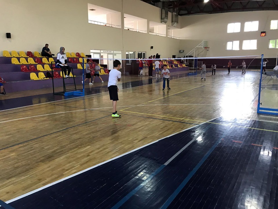 Badminton İl Birinciliği başladı 