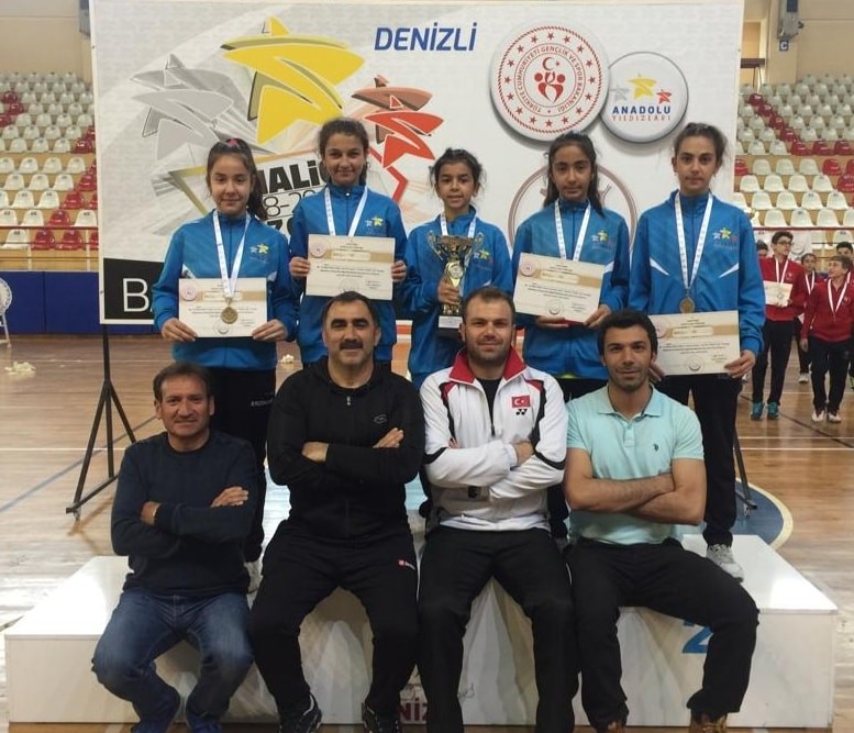 Badminton kız takımı Türkiye şampiyonu oldu 