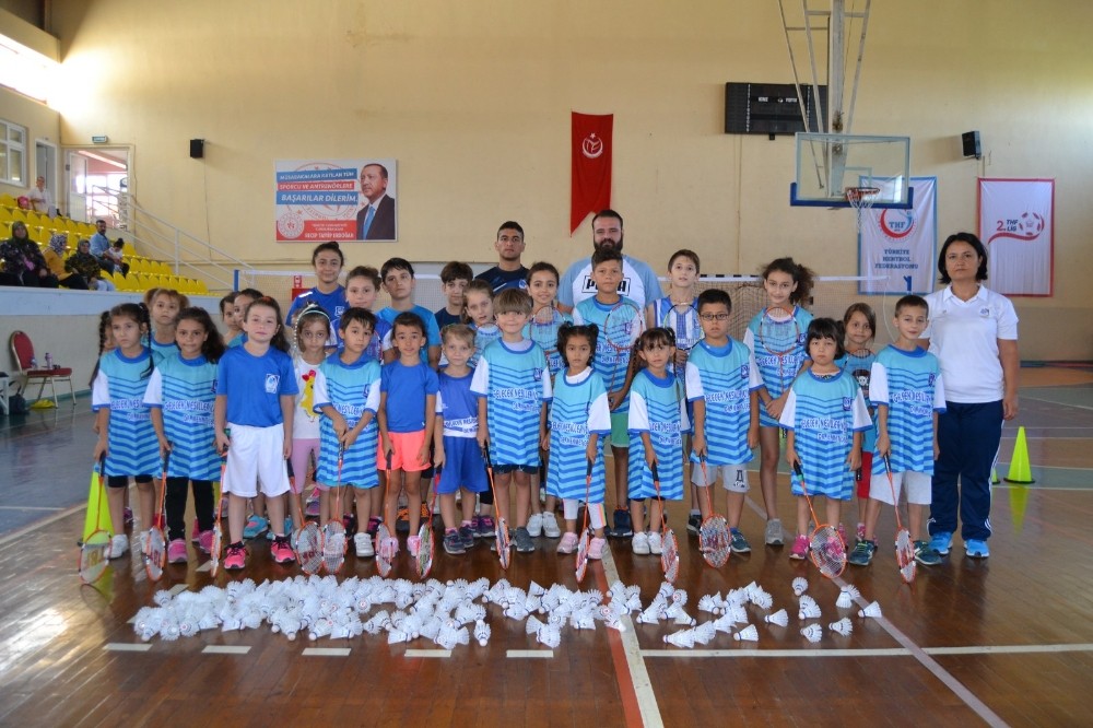 Badminton sporuna ilgi artıyor 