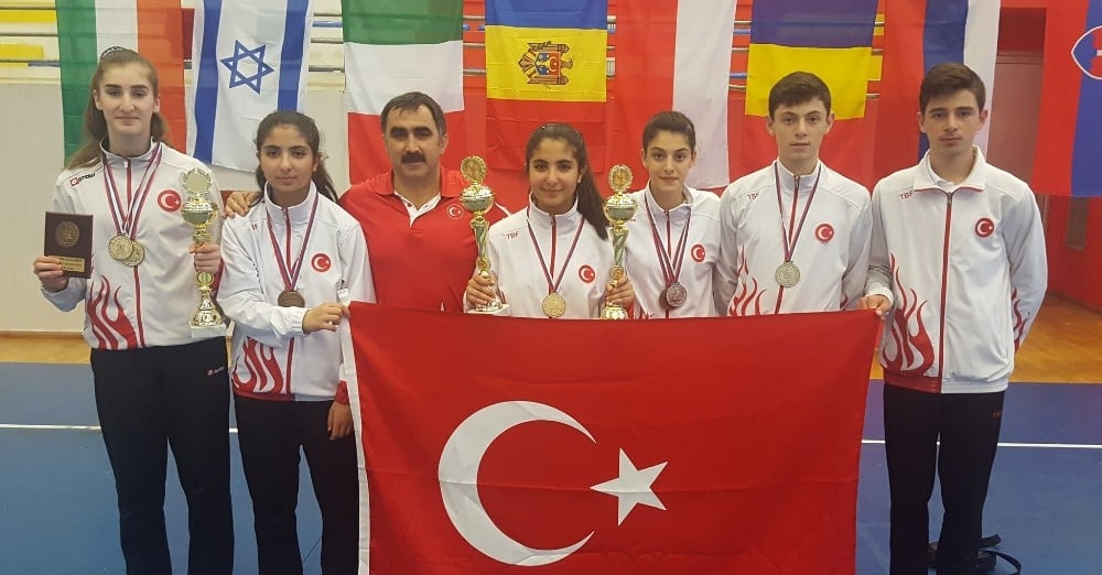 Badmintoncular Bulgaristan’dan madalyayla döndü 