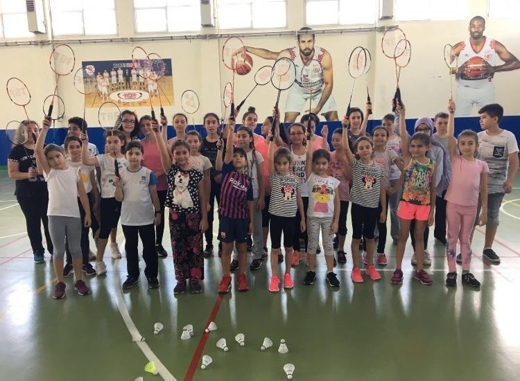 Badmintonculardan Evde Kal Çağrısına Destek 