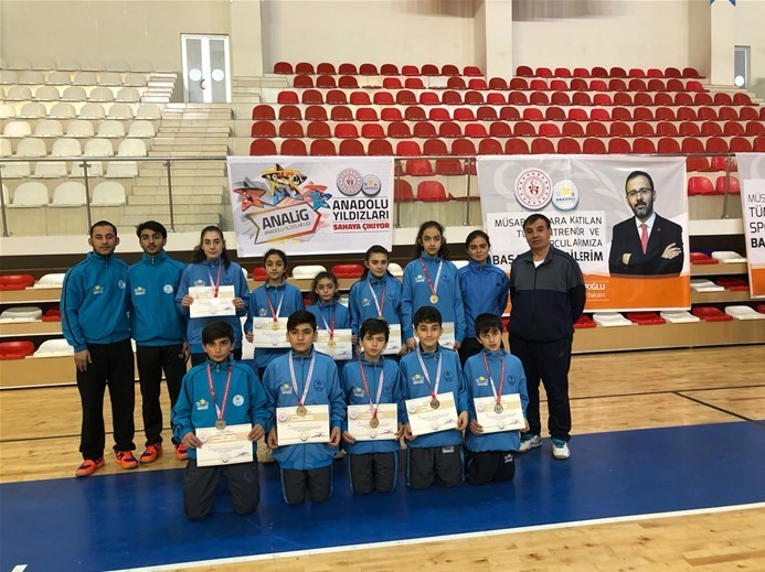 Badmintonda Malatya takımları derece elde etti 