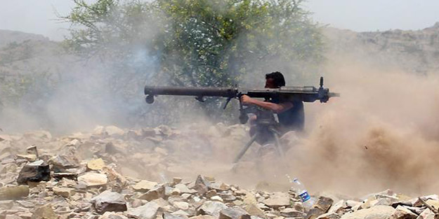 BAE destekli güçler, hükümete ait askeri merkeze saldırdı