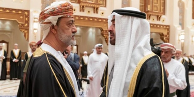 BAE'li prense şok! Eli havada kaldı