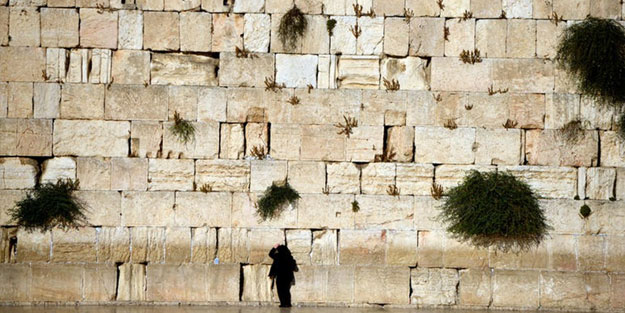 BAE'liler soluğu Ağlama Duvarı'nda aldı