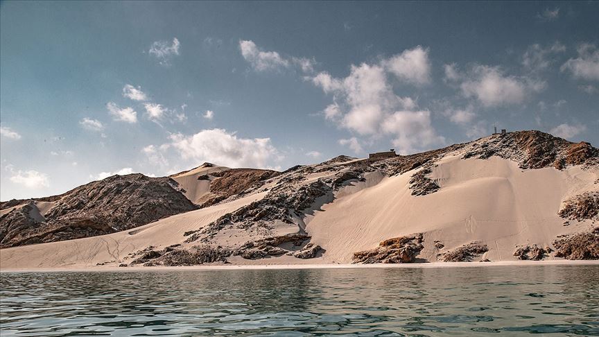BAE'nin Sokotra'da askeri kamp inşa etmeye başladı